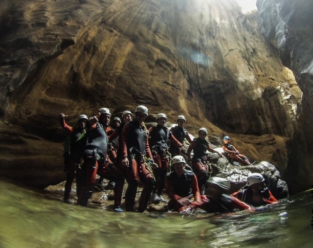  Canyoning en groupe 